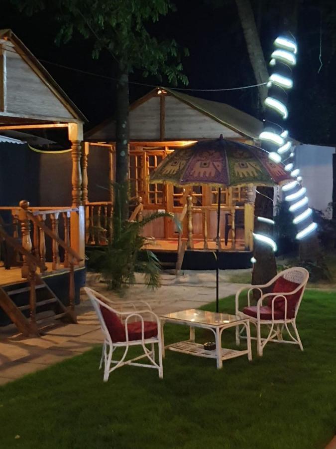 Clara'S Huts 호텔 팔로렘 외부 사진